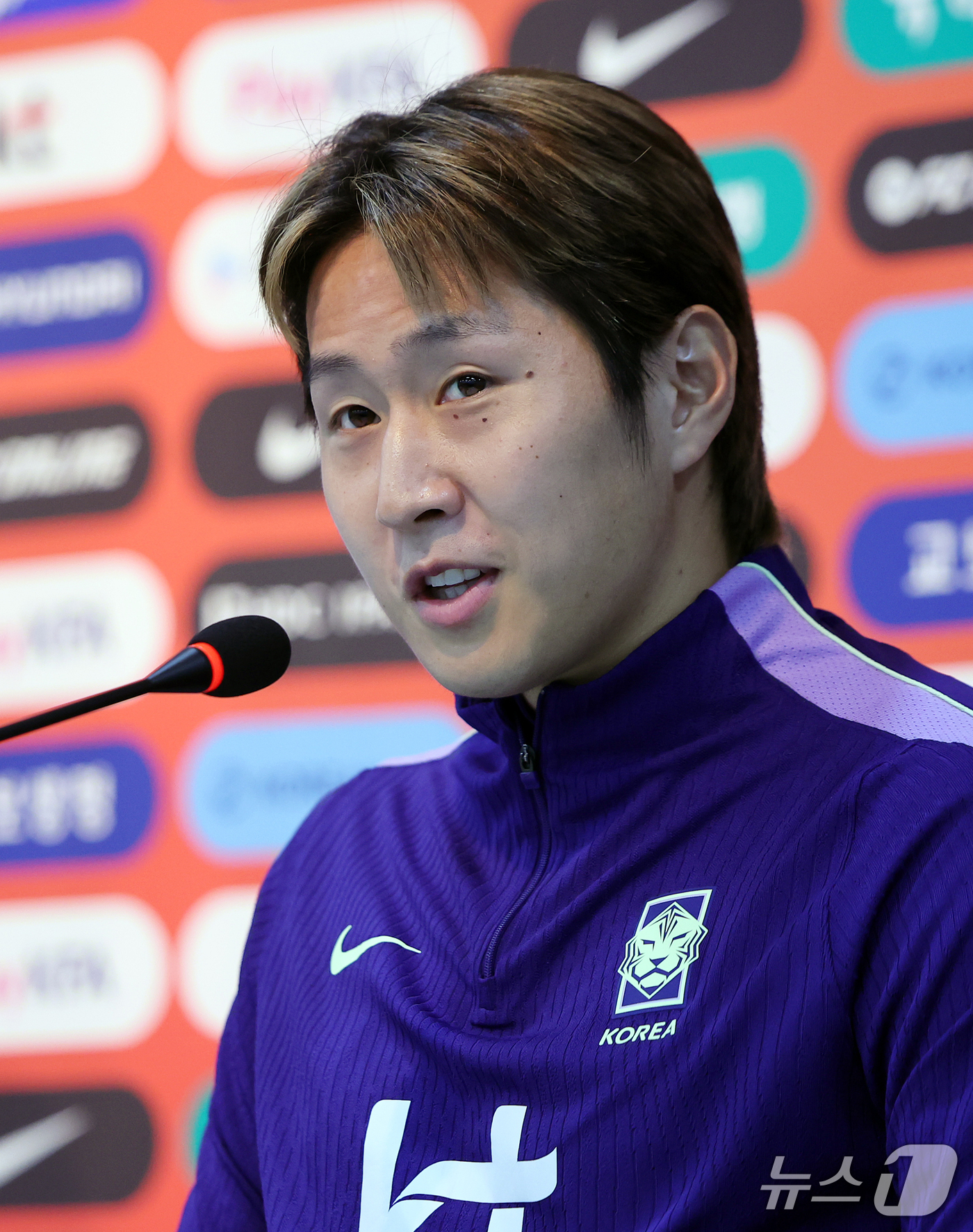 (서울=뉴스1) 김진환 기자 = 대한민국 축구대표팀 이강인이 우루과이와의 평가전을 하루 앞둔 27일 서울 마포구 서울월드컵경기장에서 훈련 전 공식 기자회견을 하고 있다. 2026. …