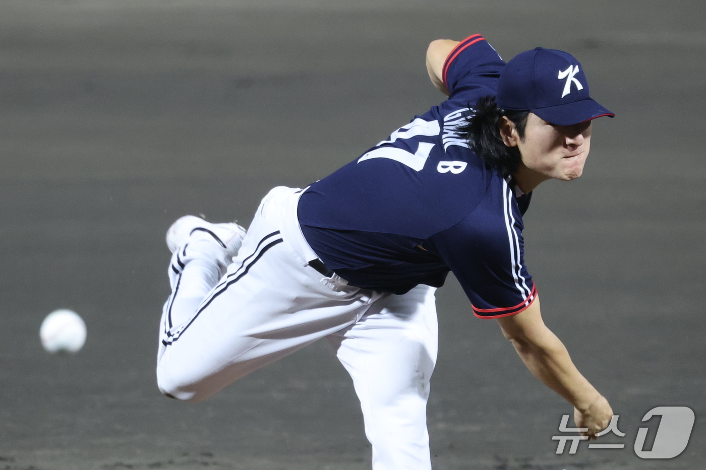 (도요하시=뉴스1) 김도우 기자 = 27일 일본 아이치현 도요하시 시민구장에서 열린 2026 아이치·나고야 아시안게임 야구 결승전 대한민국과 일본의 경기, 대한민국 선발투수 곽빈이 …