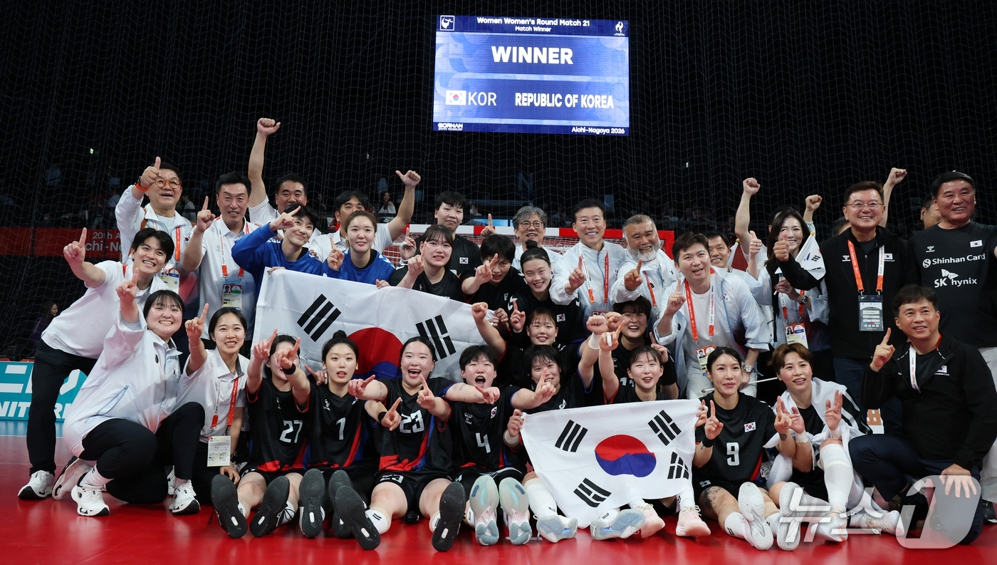 (이나자와=뉴스1) 안은나 기자 = 대한민국 선수들이 27일 일본 아이치현 이나자와시 엔트리오(ENTRIO)에서 열린 2026 아이치·나고야 아시안게임 핸드볼 라운드로빈 21 일본 …