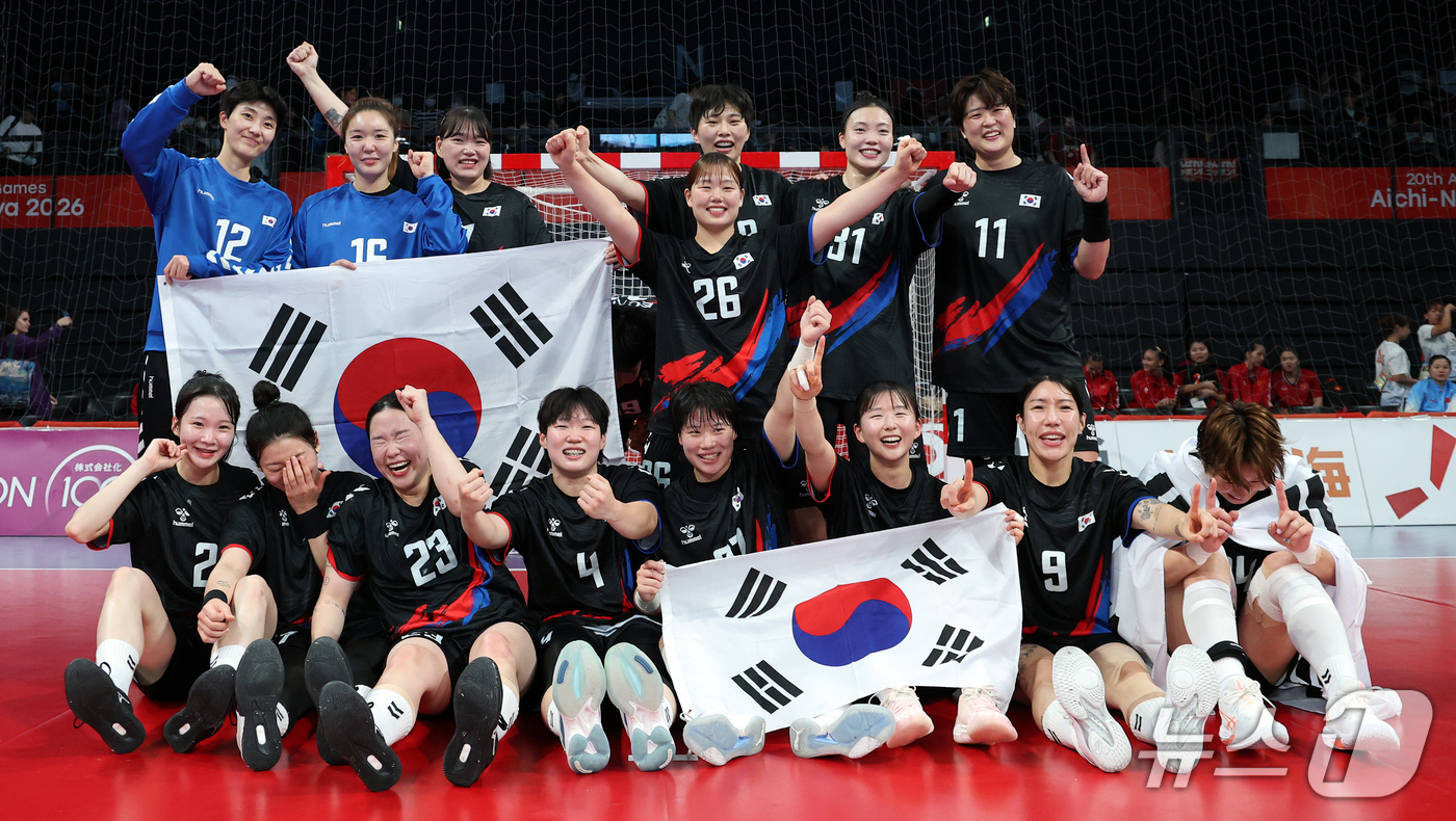 (이나자와=뉴스1) 안은나 기자 = 27일 일본 아이치현 이나자와시 엔트리오(ENTRIO)에서 열린 2026 아이치·나고야 아시안게임 핸드볼 라운드로빈 21 일본과의 경기에서 승리 …