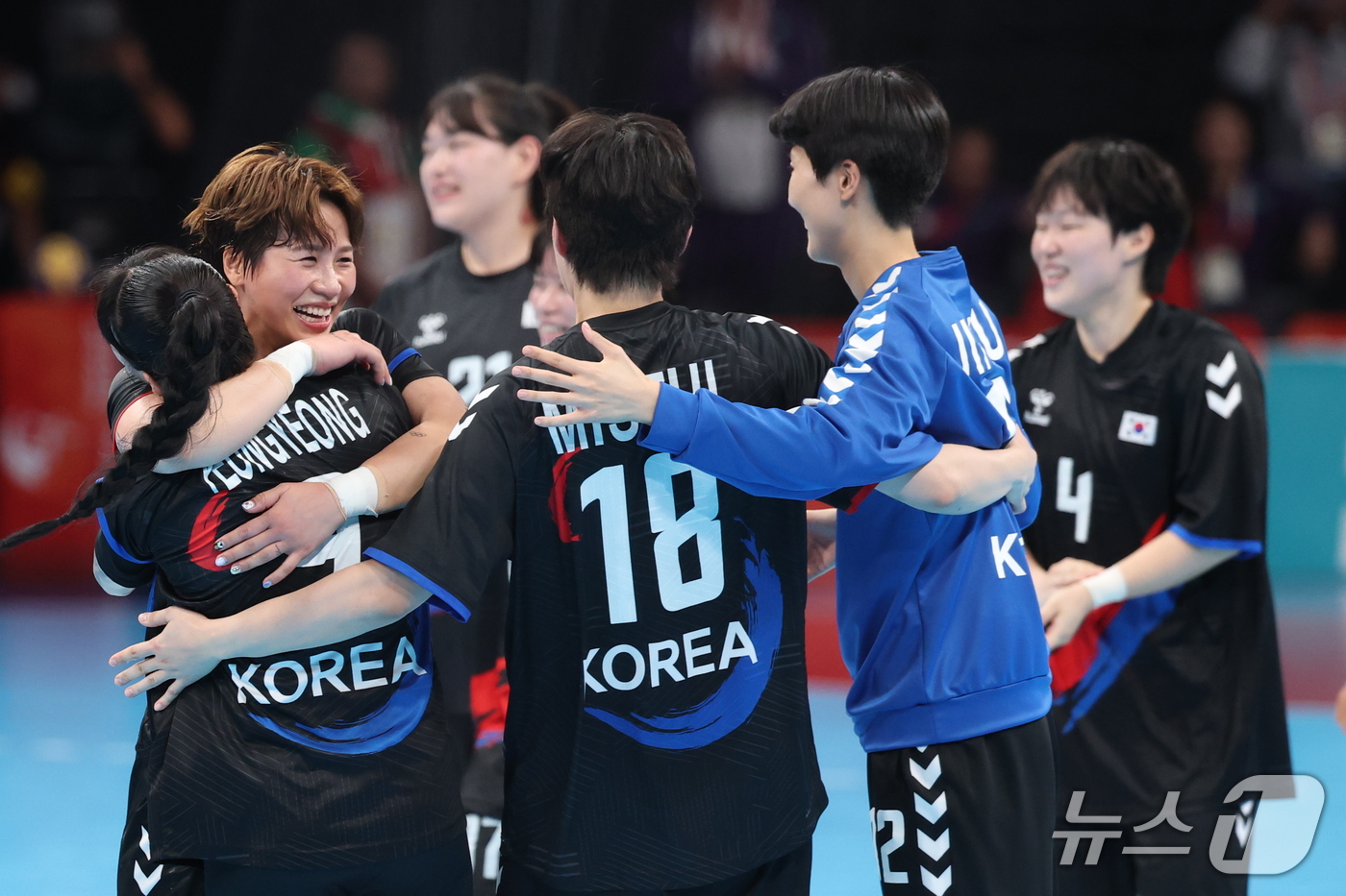 (이나자와=뉴스1) 안은나 기자 = 대한민국 선수들이 27일 일본 아이치현 이나자와시 엔트리오(ENTRIO)에서 열린 2026 아이치·나고야 아시안게임 핸드볼 라운드로빈 21 일본 …