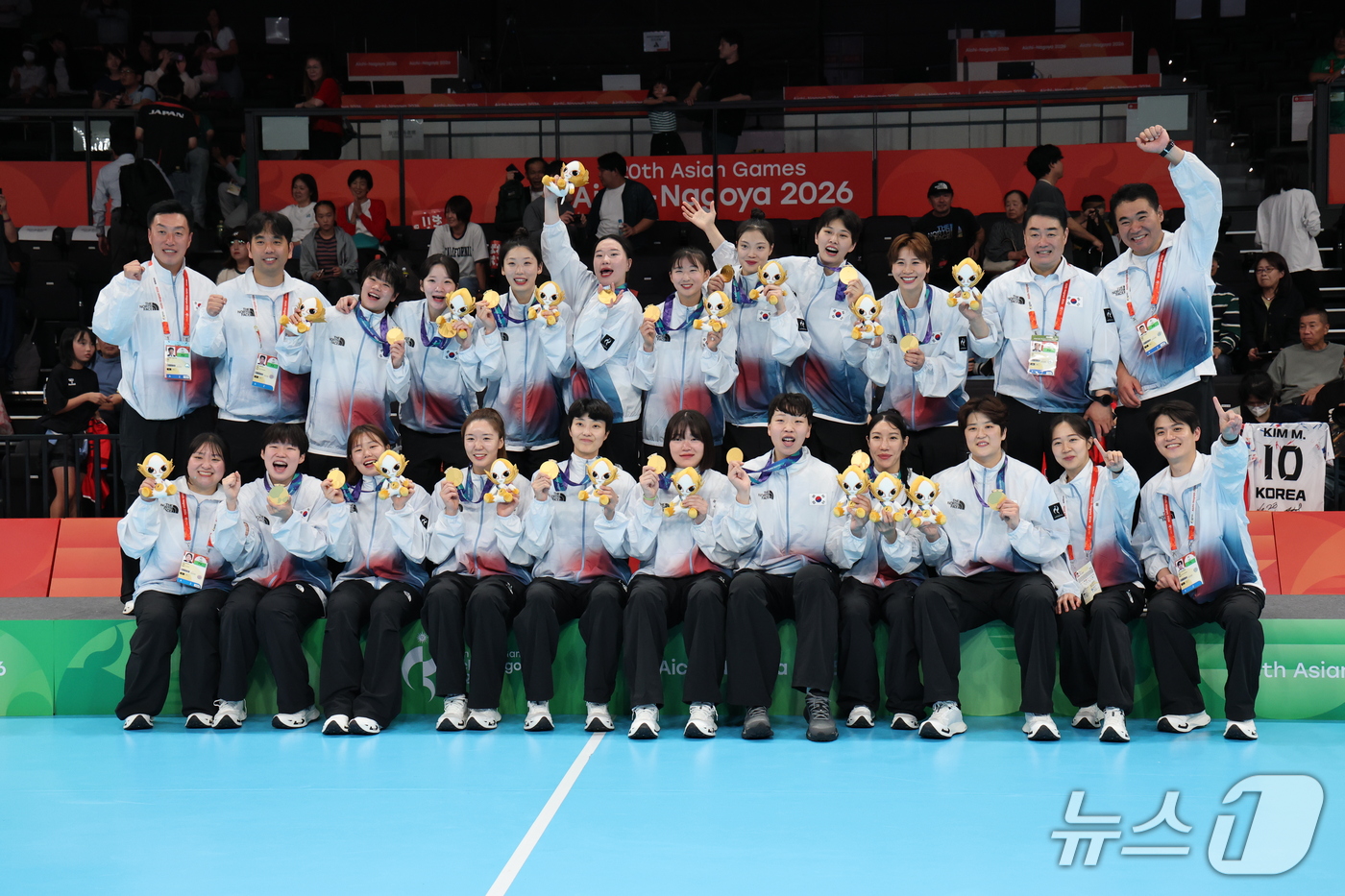 (이나자와=뉴스1) 안은나 기자 = 27일 일본 아이치현 이나자와시 엔트리오(ENTRIO)에서 열린 2026 아이치·나고야 아시안게임 핸드볼 라운드로빈 21 일본과의 경기에서 승리 …