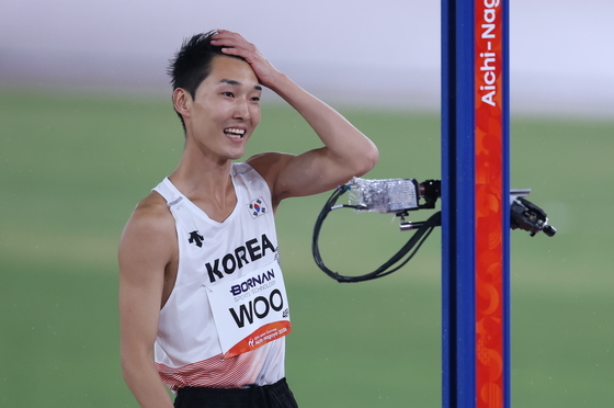 아쉬워하는 우상혁