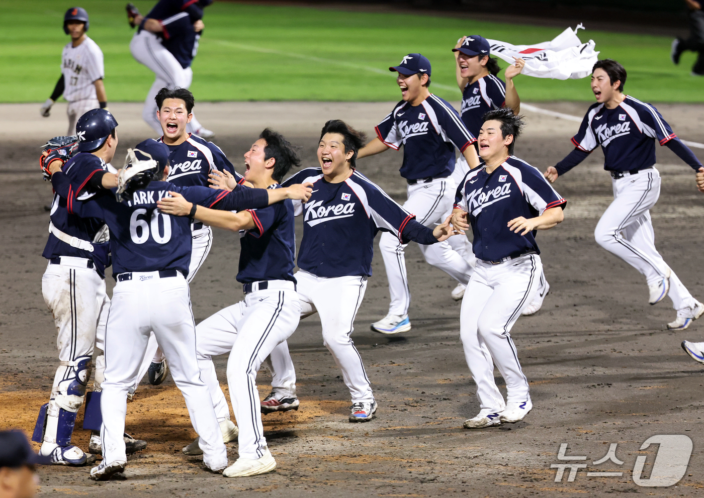 (도요하시=뉴스1) 김도우 기자 = 27일 일본 아이치현 도요하시 시민구장에서 열린 2026 아이치·나고야 아시안게임 야구 결승전 대한민국과 일본의 경기에서 3대1 승리한 대한민국 …