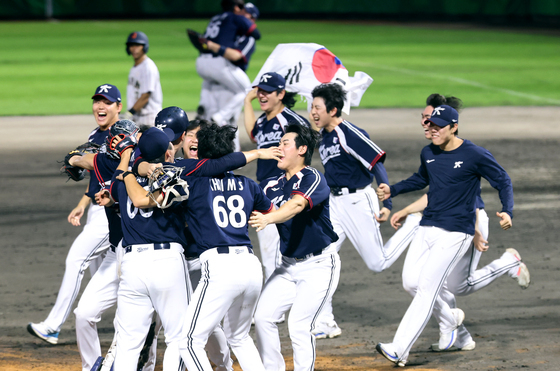 [뉴스1 PICK] 한국 야구, 우여곡절 끝 日 꺾고 AG '5연패' 달성