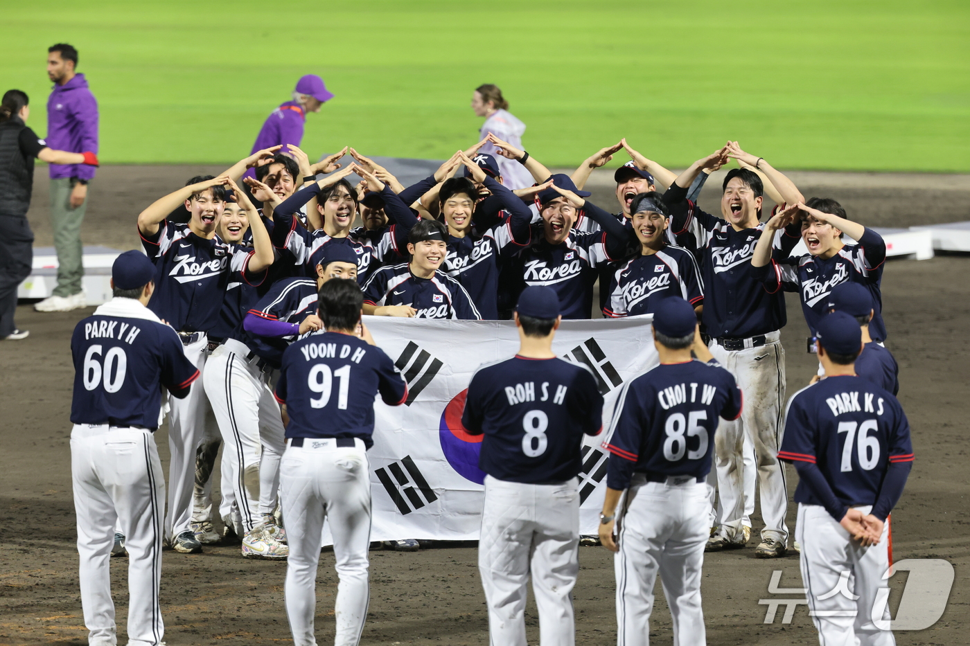 (도요하시=뉴스1) 김도우 기자 = 27일 일본 아이치현 도요하시 시민구장에서 열린 2026 아이치·나고야 아시안게임 야구 결승전 대한민국과 일본의 경기에서 3대1 승리한 대한민국 …