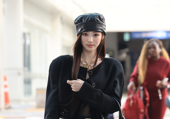 안나, 공항 런웨이