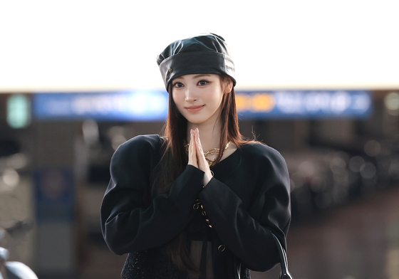 미야오 안나, 출국하는 아침 고양이