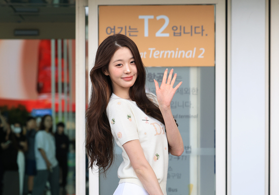 아이브 장원영, 파리 출국