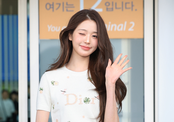 장원영, 말랑말랑 윙크
