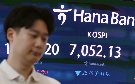 코스피 7057선 하락 출발…코스닥은 상승