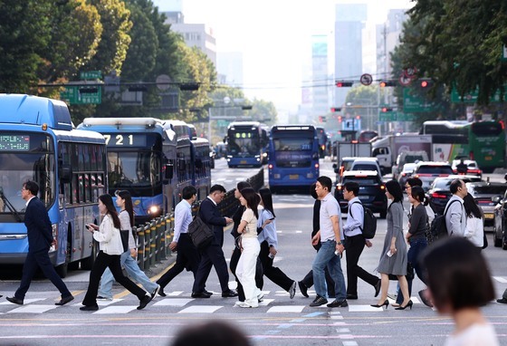 '짧은 추석연휴 마치고 일상으로'