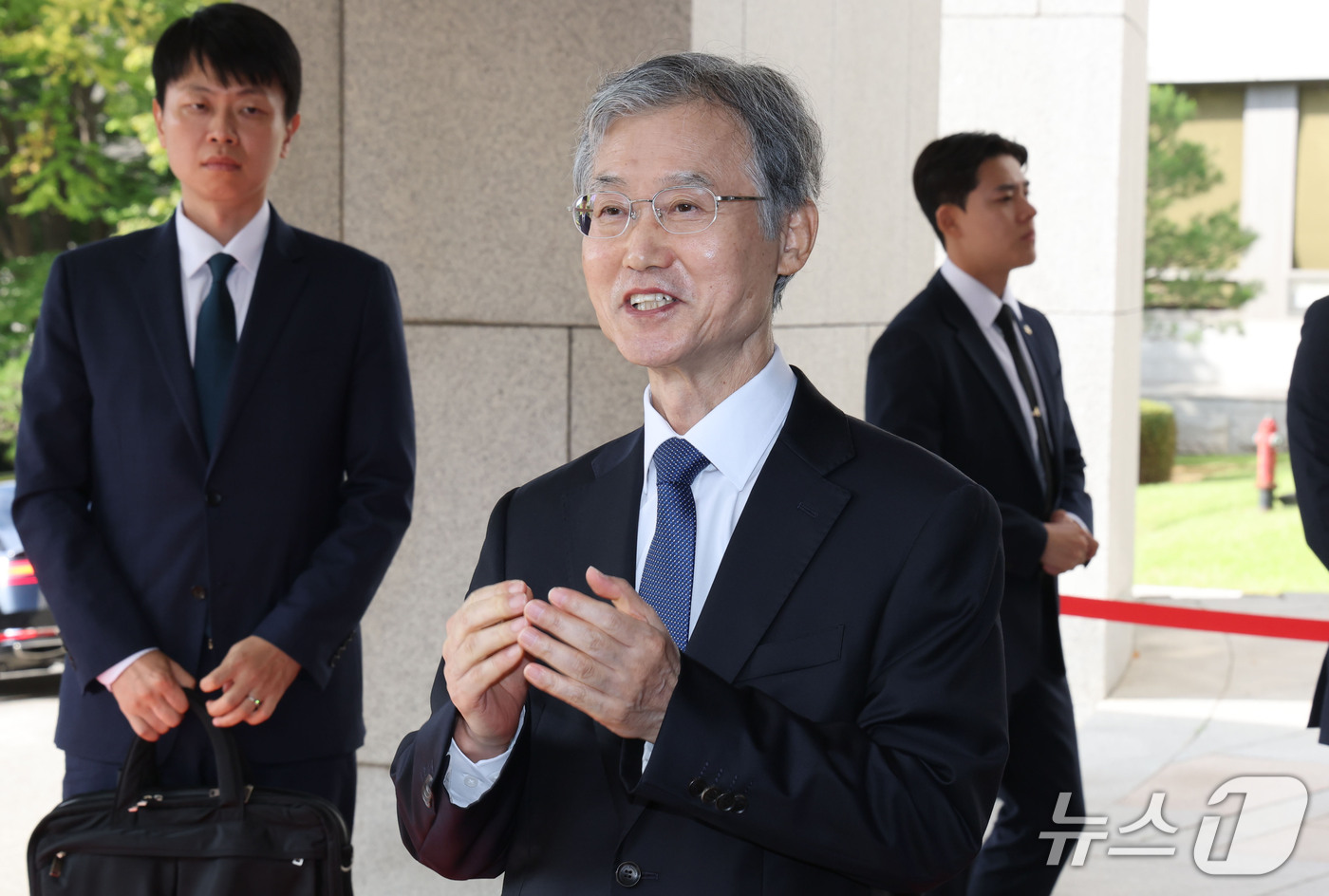 (서울=뉴스1) 이광호 기자 = 조희대 대법원장이 28일 오전 서울 서초구 대법원으로 출근하며 취재진의 질문에 답하고 있다.  2026.9.28/뉴스1