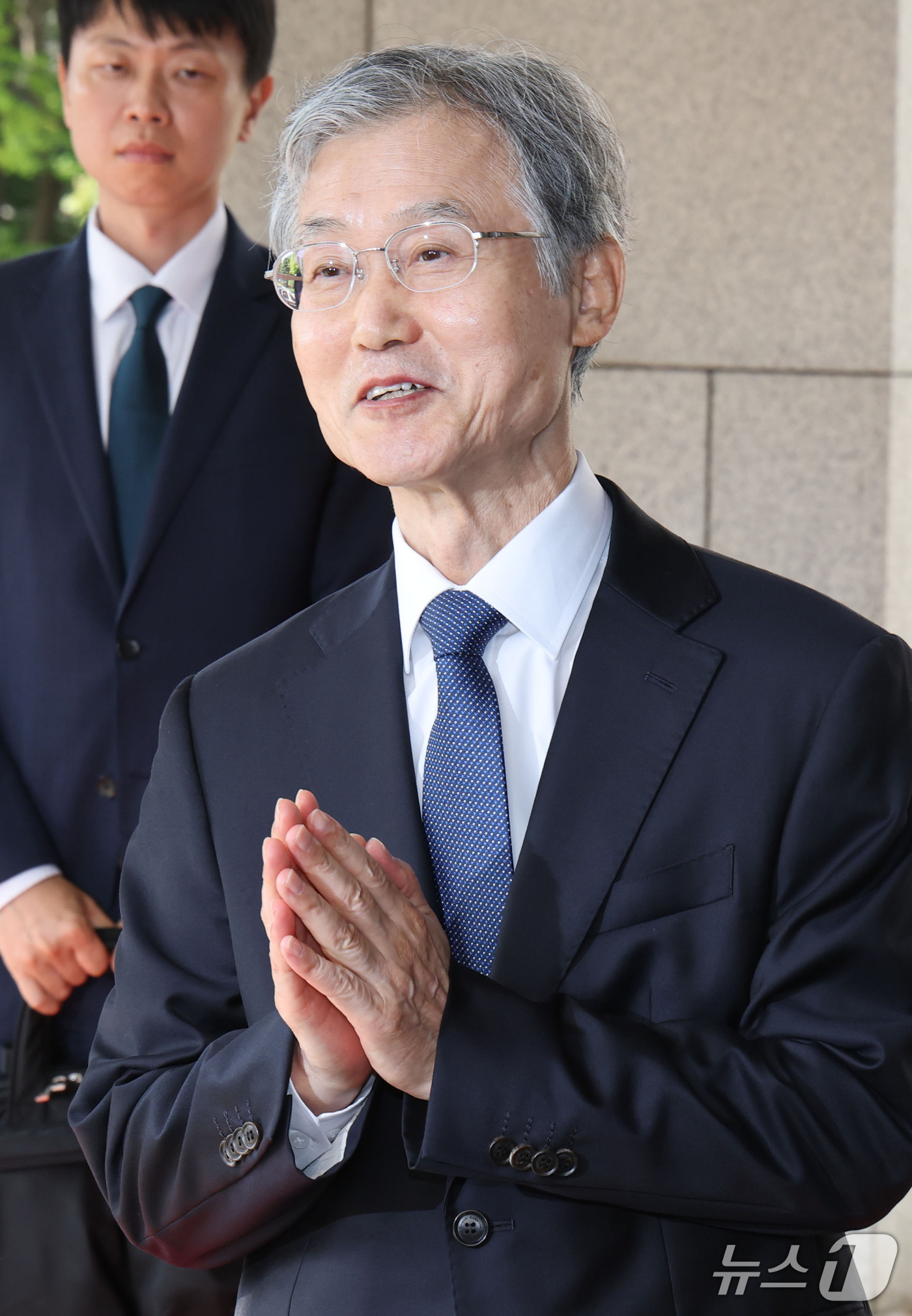 (서울=뉴스1) 이광호 기자 = 조희대 대법원장이 28일 오전 서울 서초구 대법원으로 출근하며 취재진의 질문에 답하고 있다. 2026.9.28/뉴스1