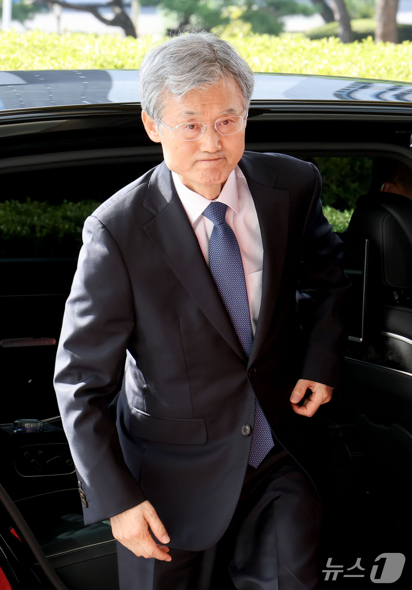 (서울=뉴스1) 이광호 기자 = 조희대 대법원장이 28일 오전 서울 서초구 대법원으로 출근하고 있다. 2026.9.28/뉴스1