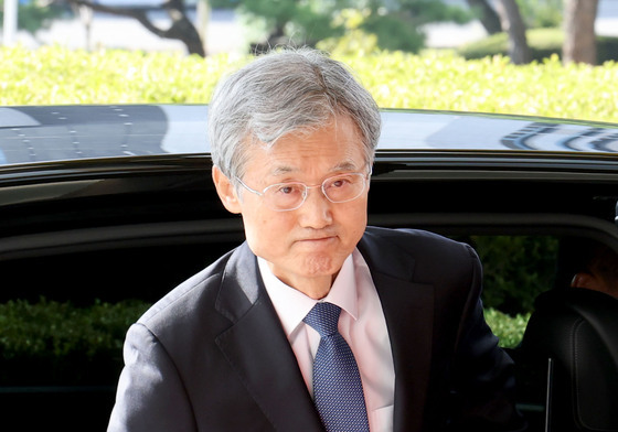 출근하는 조희대 대법원장