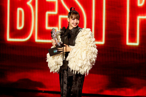 블랙핑크 리사, 아시아 솔로 최초 MTV VMA '베스트 팝' 수상