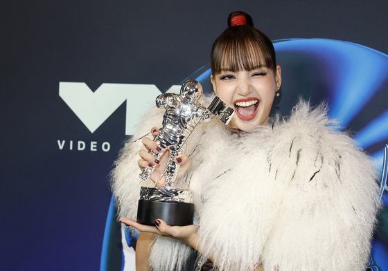 [뉴스1 PICK] 블랙핑크 리사, MTV VMA '베스트 팝' 수상…K-POP 솔로 가수 최초