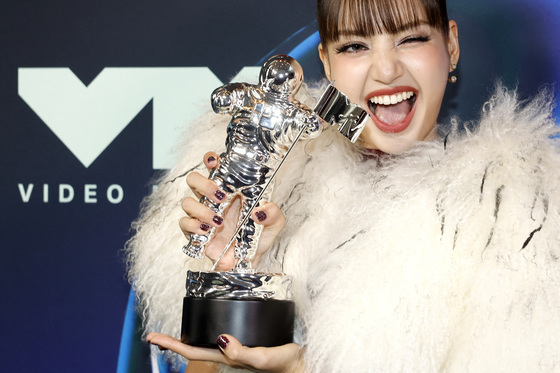 최휘영 "K팝 위상 입증"…BTS·리사 VMA 수상 축하