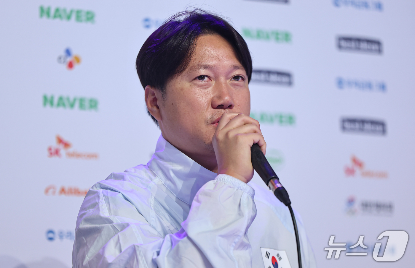 (나고야=뉴스1) 김도우 기자 = 신정혁 스케이트보드 감독이 28일 일본 나고야 코리안하우스에서 열린 금메달리스트 기자회견에서 소감을 밝히고 있다. 2026.9.28/뉴스1