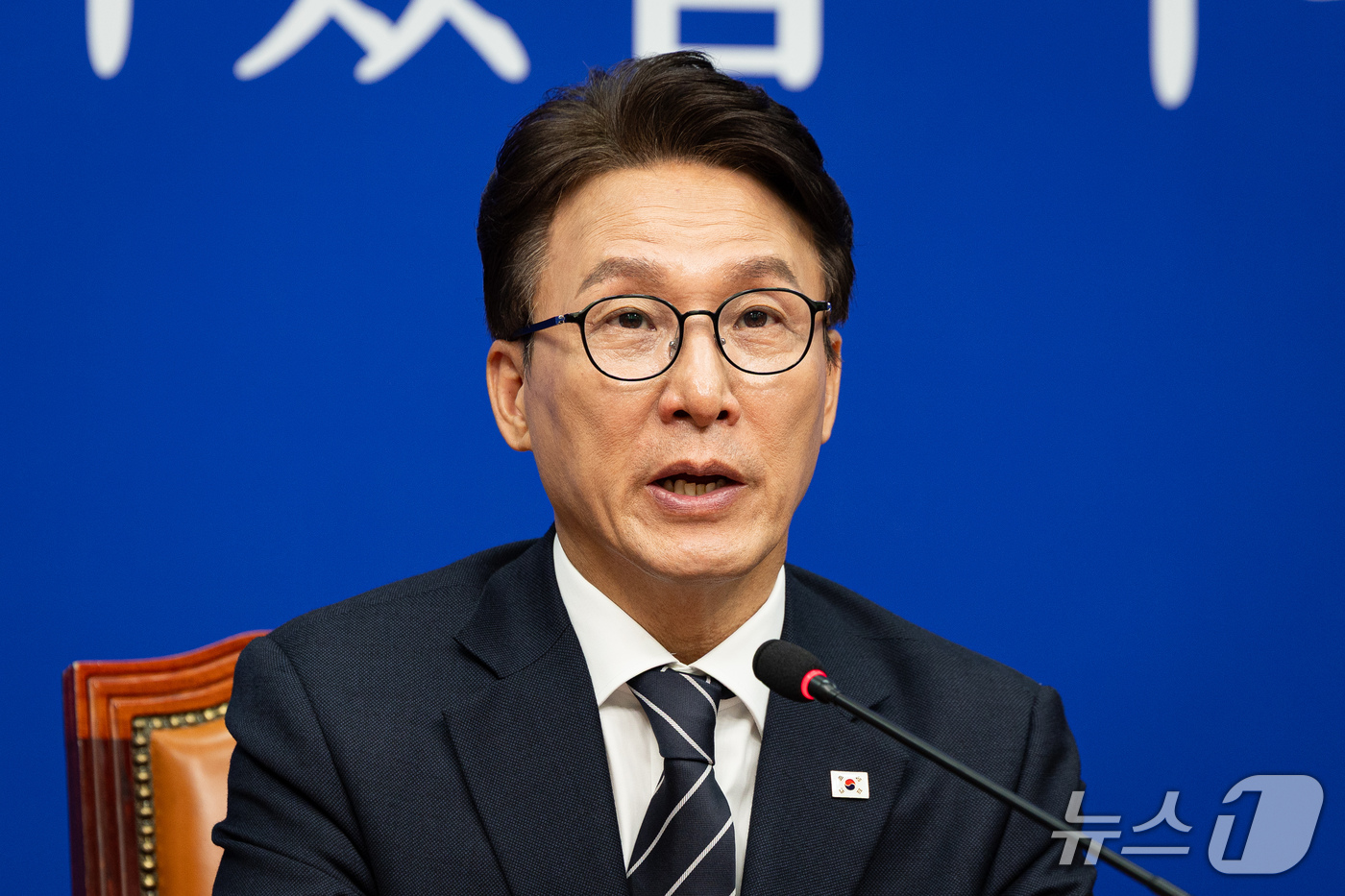 (서울=뉴스1) 유승관 기자 = 김민석 더불어민주당 대표가 28일 서울 여의도 국회에서 열린 최고위원회의에서 발언하고 있다. 2026.9.28/뉴스1