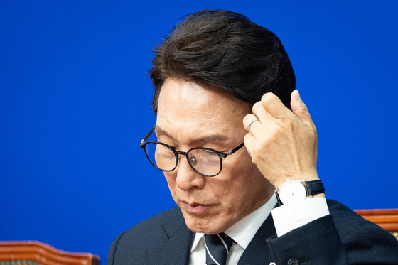 與, 다시 민생 시동 걸었지만…유시민·조희대·김지용 '얽힌 실타래'