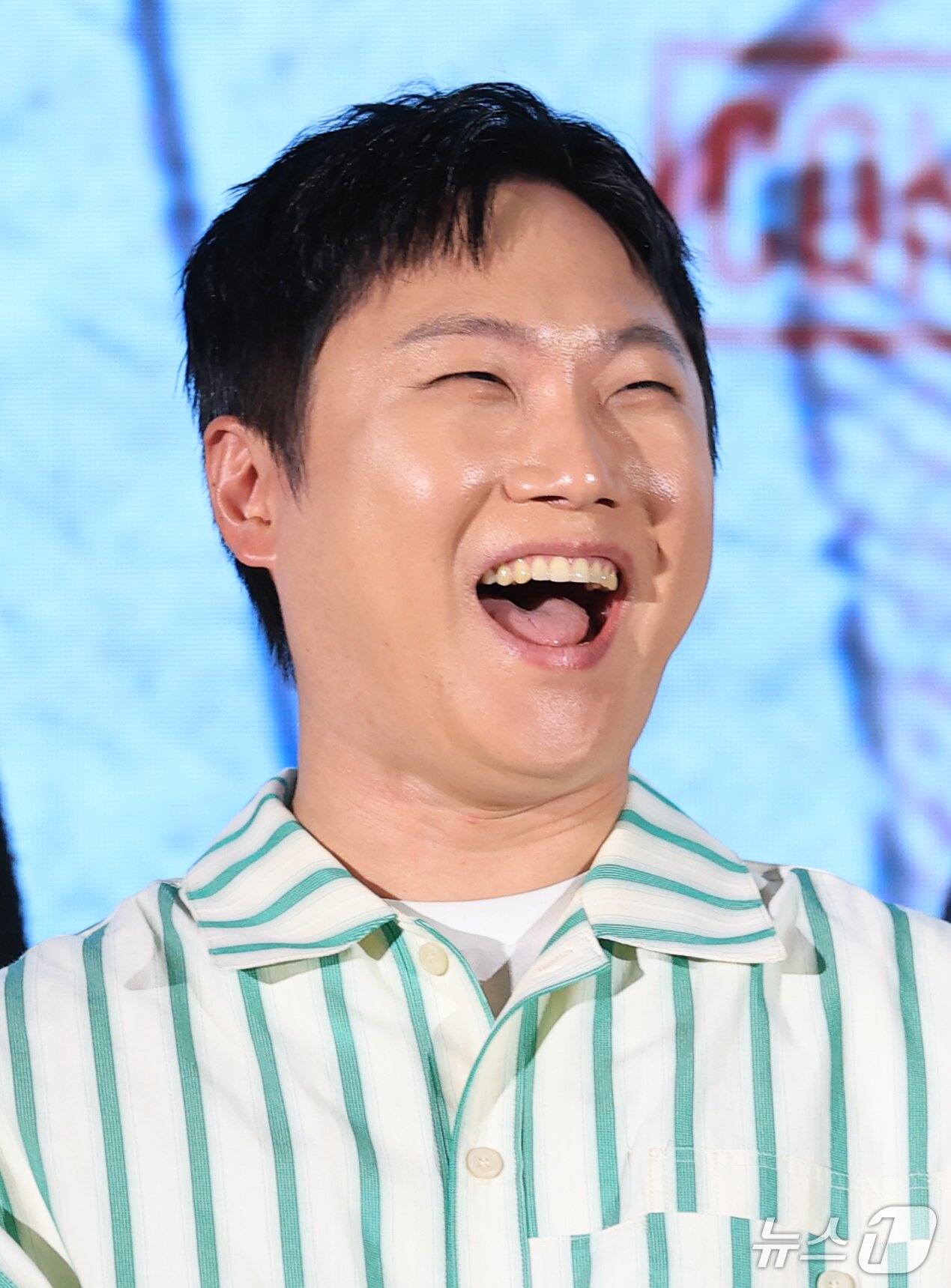 본문 이미지 - 여행 유튜버 빠니보틀이 28일 서울 구로구 더세인트에서 열린 디즈니+ 오리지널 예능 '술래게임' 제작발표회에서 환한 미소를 짓고 있다. ‘술래게임’은 추격전과 숨어 있는 술래의 심리전을 결합한 체험형 추격 서바이벌이다. 2026.9.28 ⓒ 뉴스1 권현진 기자