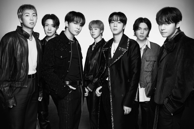 BTS, 대상 '올해의 노래' 포함 3관왕…리사는 '베스트 팝' 영예(종합) [MTV VMA]