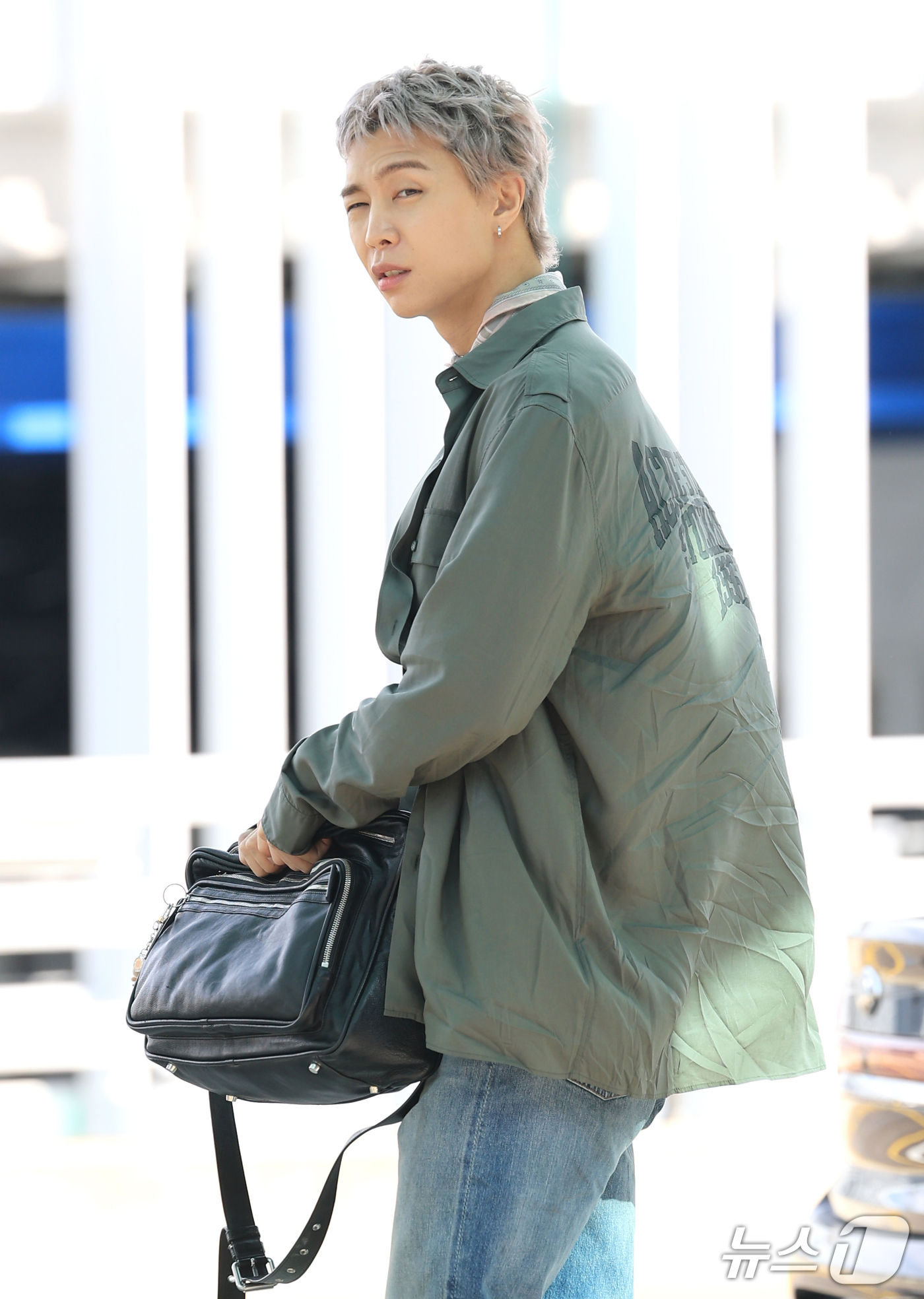 (인천공항=뉴스1) 권현진 기자 = NCT 쟈니가 해외 일정을 위해 28일 인천국제공항을 통해 프랑스 파리로 출국하고 있다. 2026.9.28/뉴스1