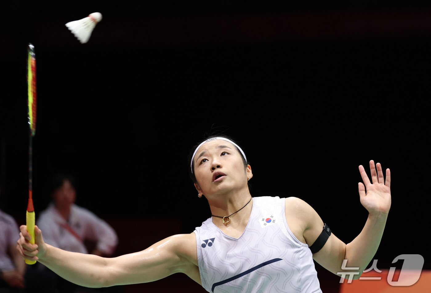 본문 이미지 - 대한민국 안세영이 28일 일본 이치노미야 시립체육관에서 열린 2026 아이치·나고야 아시안게임 배드민턴 여자 단식 준결승전에서 중국의 천위페이와 맞대결을 펼치고 있다. 2026.9.28 ⓒ 뉴스1 안은나 기자