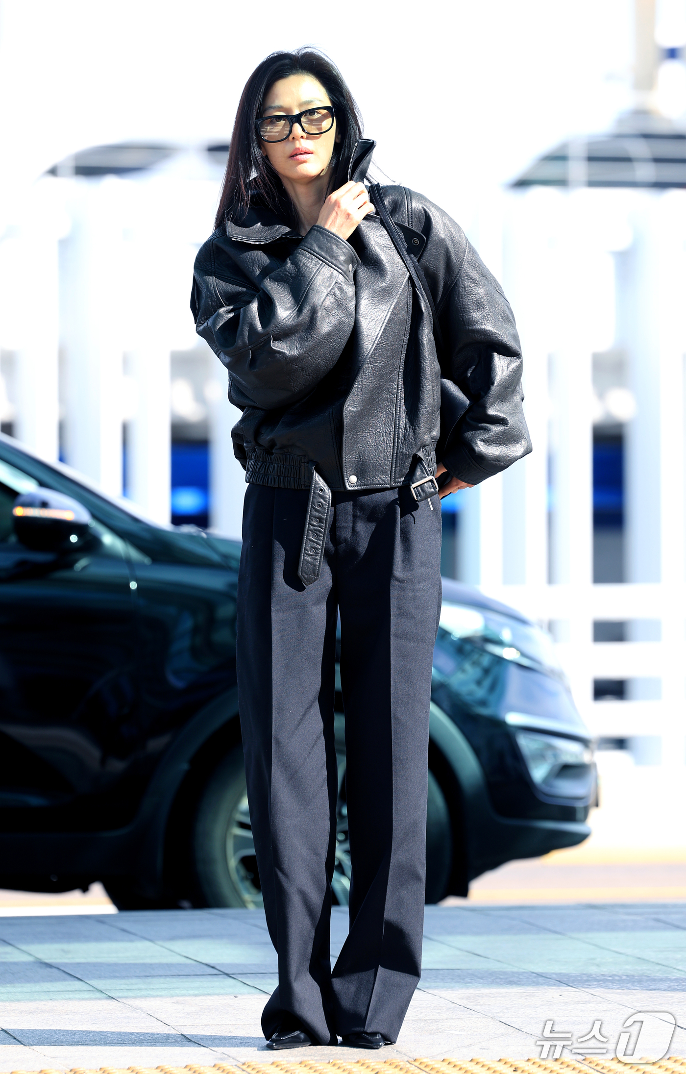 (인천공항=뉴스1) 권현진 기자 = 배우 전지현이 해외 일정을 위해 28일 인천국제공항을 통해 프랑스 파리로 출국하고 있다. 2026.9.28/뉴스1