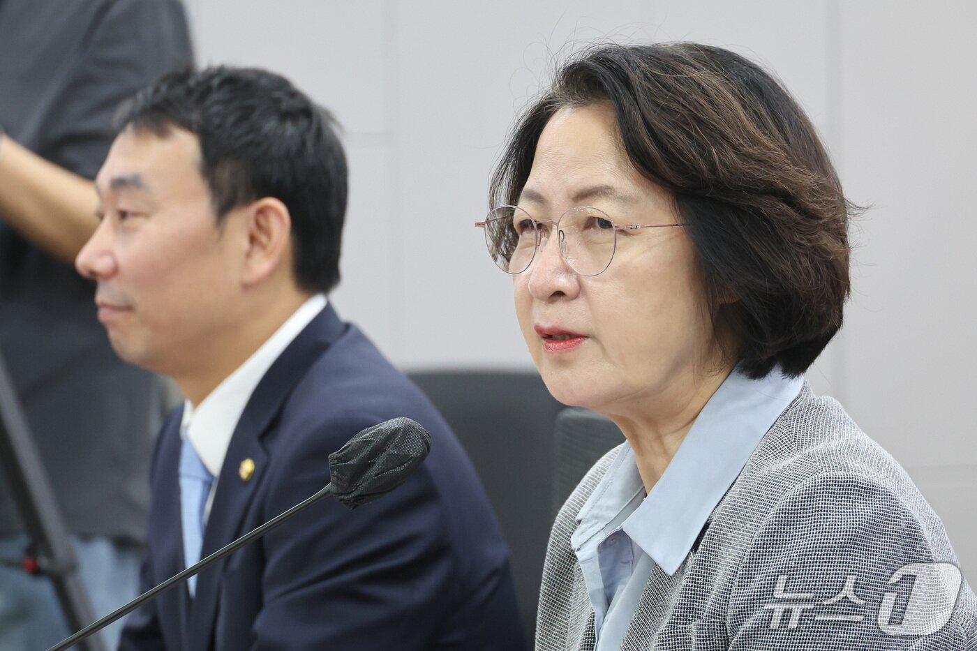본문 이미지 - 추미애 경기도지사가 28일 서울 여의도 국회 의원회관에서 열린 3기 신도시 자족강화와 신속추진을 위한 제도개선 과제 토론회에서 발언하고 있다. 2026.9.28 ⓒ 뉴스1 신웅수 기자