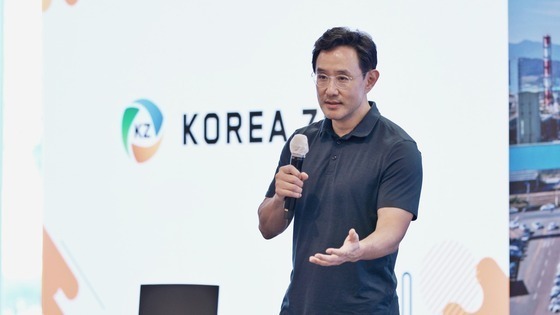 최윤범 고려아연 회장 "새 제품 계속 탐색…생산 광물 10여 종 추가"