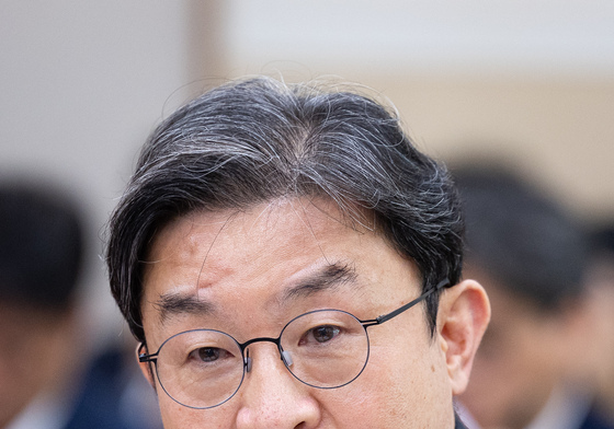 질의 답하는 이억원 금융위원장
