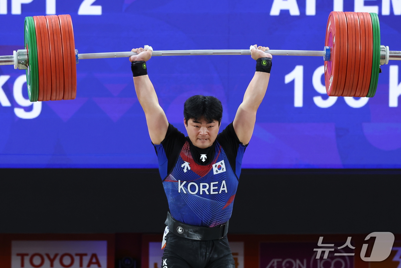 (나고야=뉴스1) 김민지 기자 = 김성민이 28일 일본 아이치현 나고야 중소기업진흥회관에서 열린 2026 아이치·나고야 아시안게임 역도 남자 85kg 결승에서 용상 3차 시기 19 …