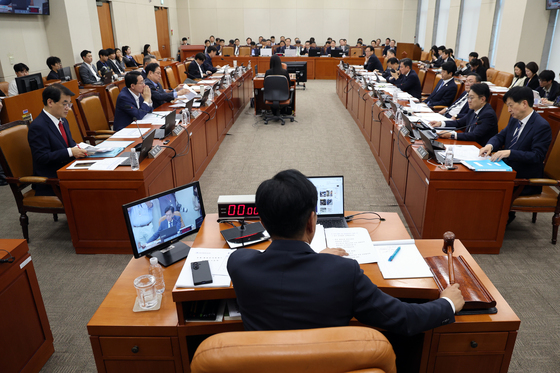 대미투자 첫 사업·63조 초과세수 검증대…재경위 국감 개막