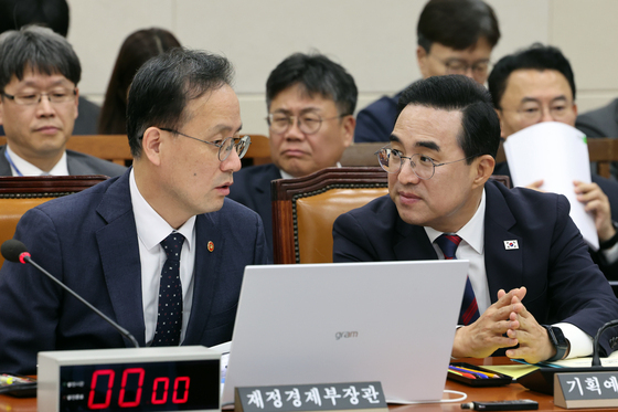 이형일 "IMF 정부 부채 전망 크게 낮춰…선진국 절반도 안돼"