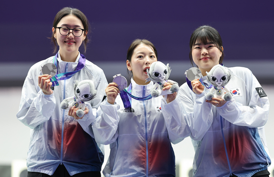 양지인·봉서린·오예진, 사격 여자 25m 권총 단체전 銀