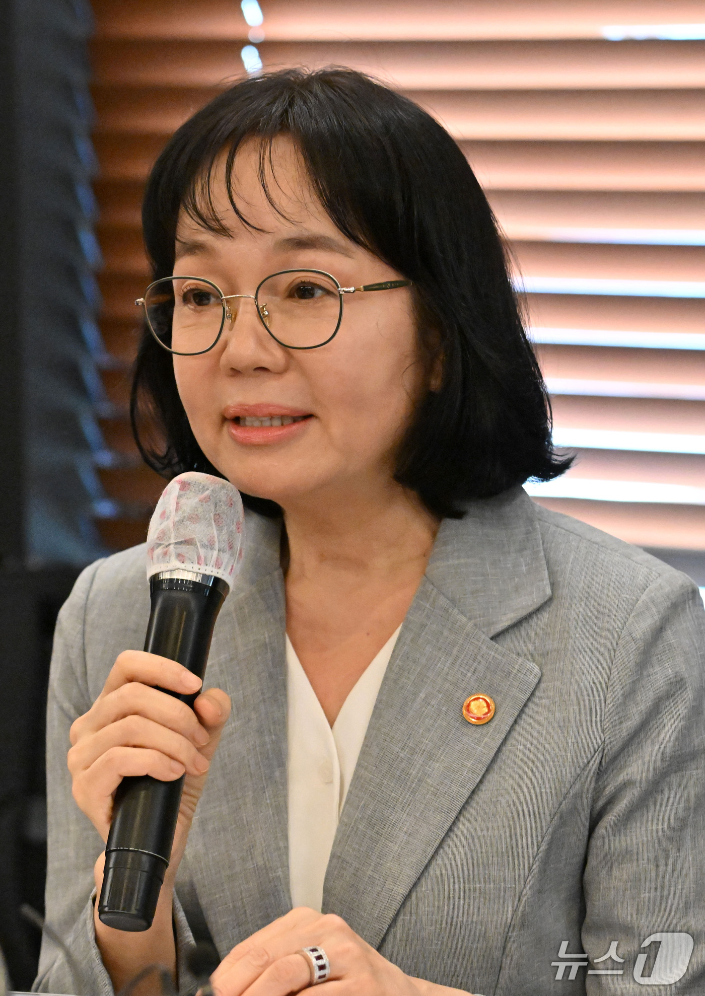 (서울=뉴스1) 이광호 기자 = 송경희 개인정보보호위원회 위원장이 28일 오후 서울 중구 한국프레스센터에서 열린 통신 3사 CEO 간담회에 참석해 모두발언을 하고 있다. (공동취재 …