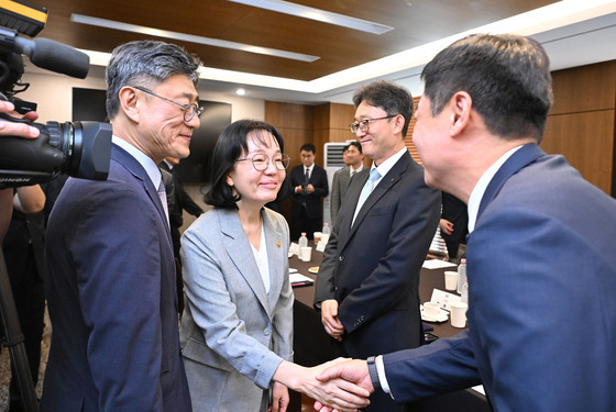 통신 3사 CEO 만난 송경희 위원장