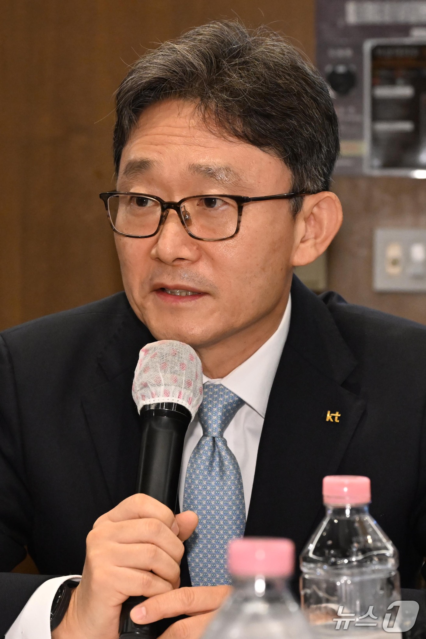 (서울=뉴스1) 이광호 기자 = 박윤영 KT 대표가 28일 서울 중구 프레스센터에서 열린 개인정보보호위원장과 통신3사 CEO 간 간담회에서 인사말을 하고 있다. (공동취재) 202 …