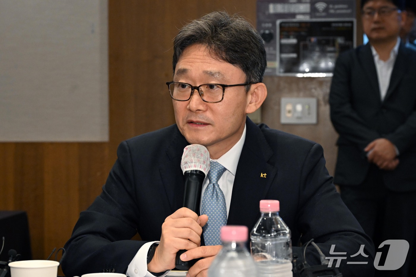 (서울=뉴스1) 이광호 기자 = 박윤영 KT 대표가 28일 서울 중구 프레스센터에서 열린 개인정보보호위원장과 통신3사 CEO 간 간담회에서 인사말을 하고 있다. (공동취재) 202 …