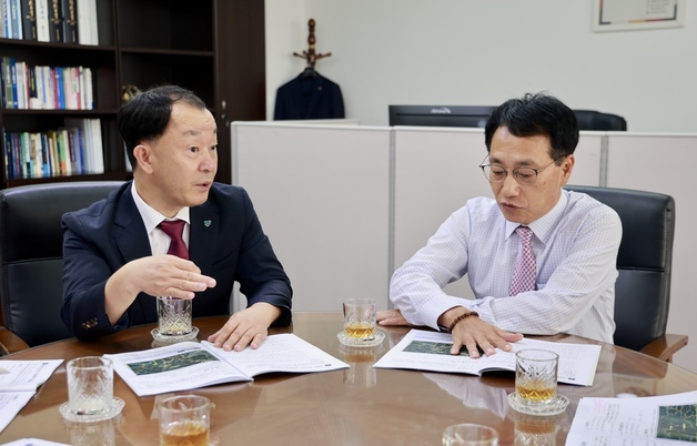 유명현 산청군수, 현안사업 도비 반영·지원 건의