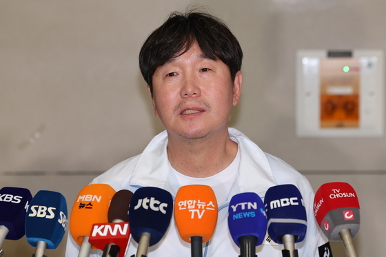 답변하는 야구 대표팀 류지현 감독