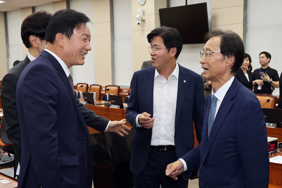 정무위, 국감 기관증인 314명 채택…김용범·박현주 등 불발