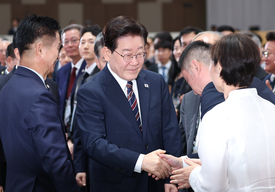 세계한인의 날 기념식 입장하는 이재명 대통령