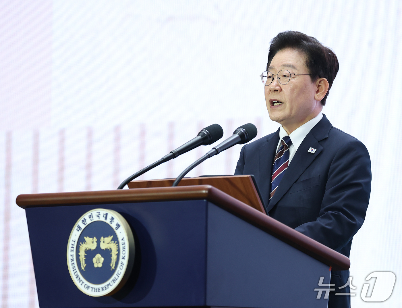 (인천=뉴스1) 이재명 기자 = 이재명 대통령이 28일 인천 송도에서 열린 제20회 세계한인의 날 기념식에서 기념사를 하고 있다. (청와대통신사진기자단) 2026.9.28/뉴스1
