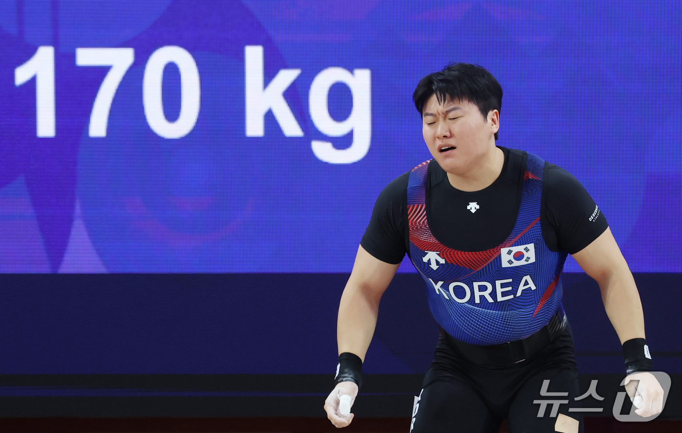(나고야=뉴스1) 김민지 기자 = 원종범이 28일 일본 아이치현 나고야 중소기업진흥회관에서 열린 2026 아이치·나고야 아시안게임 남자 역도 95kg 결승 인상 3차 시기에 170 …