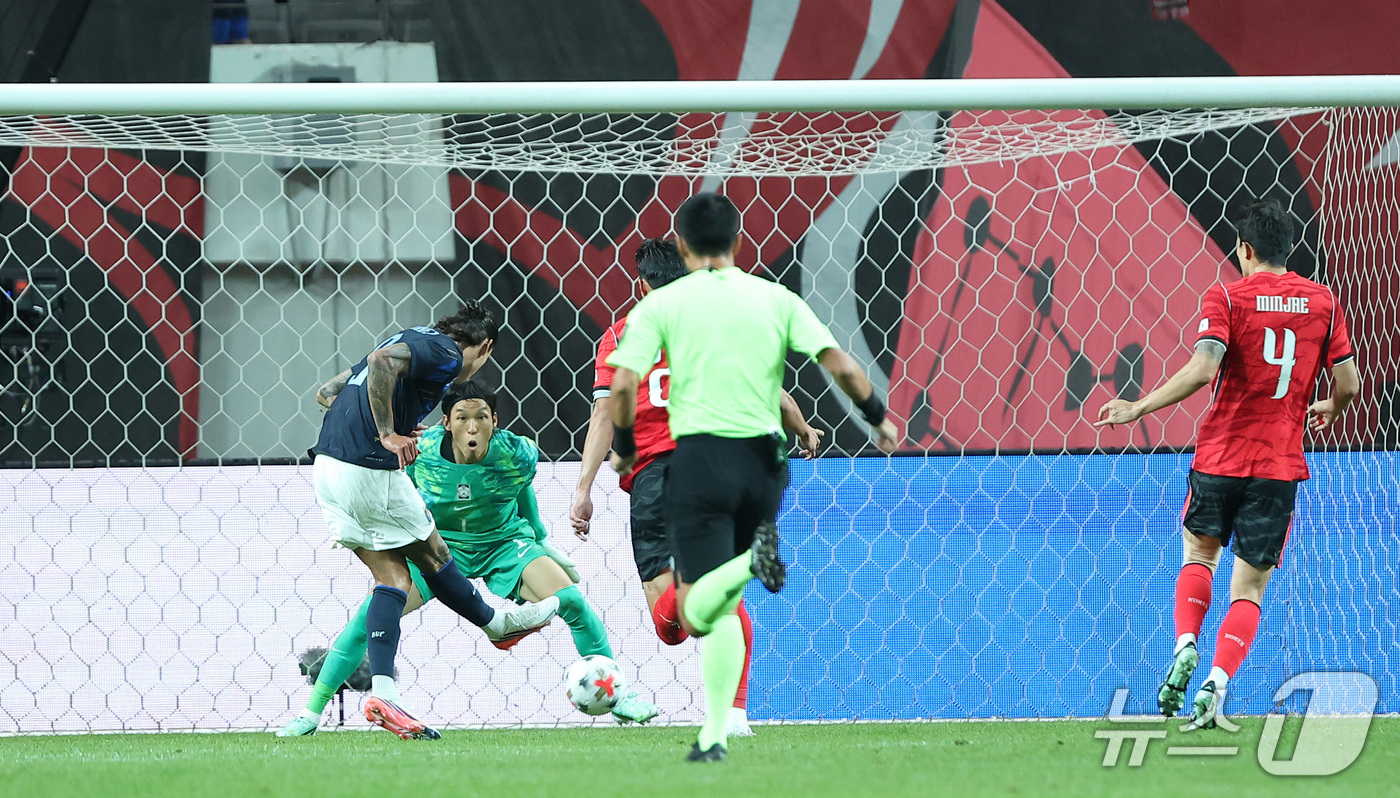 (서울=뉴스1) 김성진 기자 = 28일 서울 마포구 서울월드컵경기장에서 열린 축구 국가대표팀 평가전 대한민국과 우루과이의 경기, 우루과이 다르윈 누녜스가 선제골을 터뜨리고 있다. …