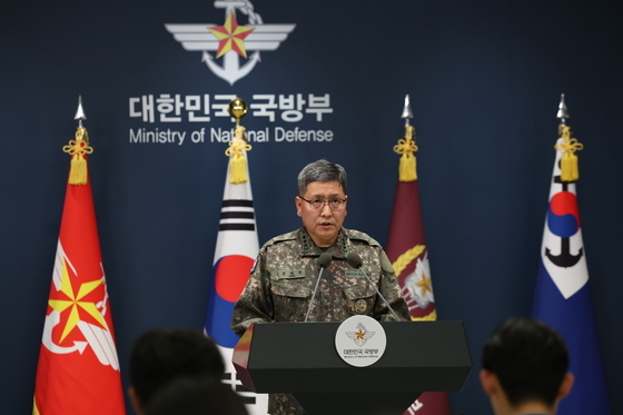 DMZ 지뢰 추정 폭발 상황 브리핑하는 권대원 합참 차장